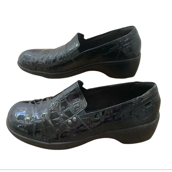 CLARKS May Marigold Black Croco Slip-On Loafer Size 8.5W - Picture 1 of 7